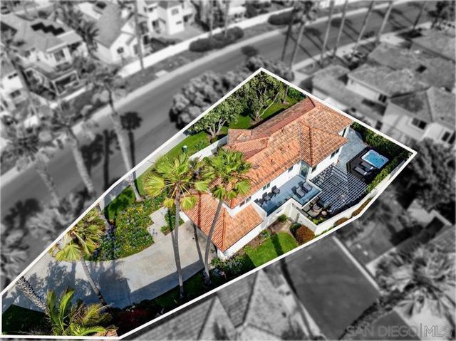12 Mardi Gras Rd, Coronado CA: https://media.crmls.org/mediaz/33db9bd7-6b8e-4d8d-83c5-c9d9d7066551.jpg