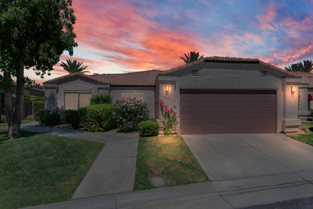 48245 Calle Floristas, La Quinta CA: https://media.crmls.org/mediaz/33dbae1a-46e3-40d6-b447-109a624c5da1.jpg