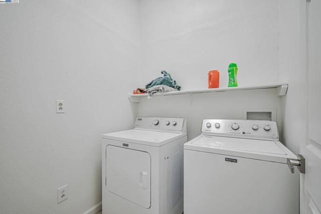 3920 Gravenstein Hwy, Sebastopol CA: https://media.crmls.org/mediaz/33dbc994-5b18-4e83-b59e-4899e6fa5114.jpg