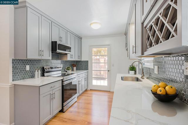 3797 Oxford Cmn, Fremont CA: https://media.crmls.org/mediaz/33dbedfb-261c-4ce4-903c-1b77a4661b10.jpg