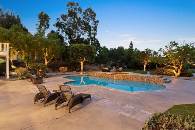 521 Latigo Row, Encinitas CA: https://media.crmls.org/mediaz/33dcb4f8-f9a2-49e8-b2cf-e740820ab2f4.jpg