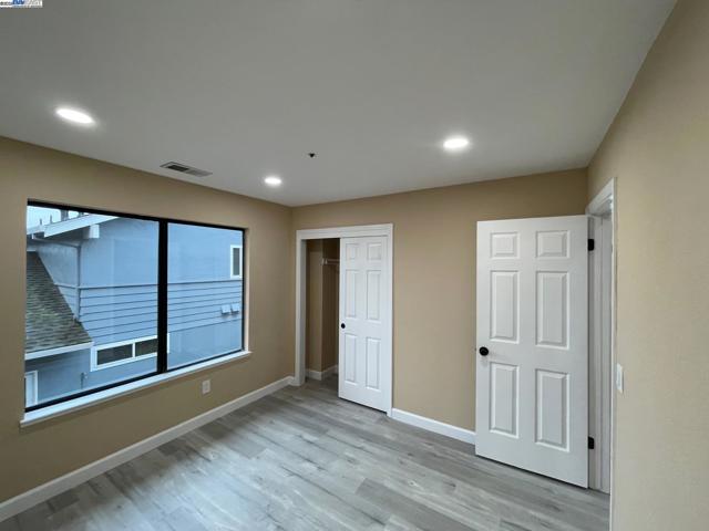 706 Widgeon St, Foster City CA: https://media.crmls.org/mediaz/33dccc7b-1775-482c-ac42-d31f96c76457.jpg