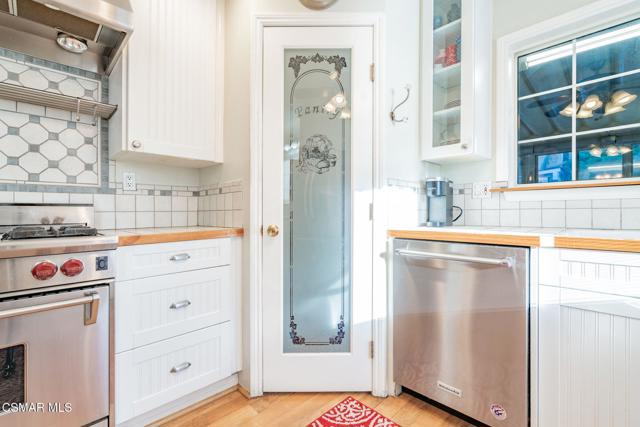 1642 Cayton Avenue, Simi Valley CA: https://media.crmls.org/mediaz/33dd1a4b-7a1f-43f9-8097-2b6093f44aab.jpg