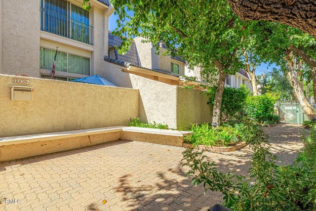 Detail Gallery Image 7 of 48 For 22239 1/4 Erwin St, Woodland Hills,  CA 91367 - 2 Beds | 2 Baths