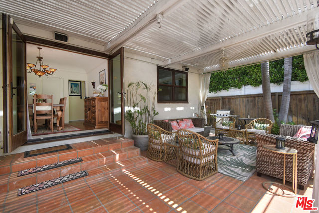 10344 Woodbridge Street, Toluca Lake CA: https://media.crmls.org/mediaz/33ddea1b-3ea3-4442-b2f0-25f6e70a2870.jpg