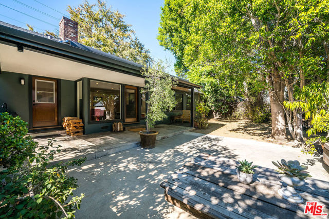 4838 Coldwater Canyon Avenue, Sherman Oaks CA: https://media.crmls.org/mediaz/33de4a0f-4815-4bf9-8608-923f76343930.jpg