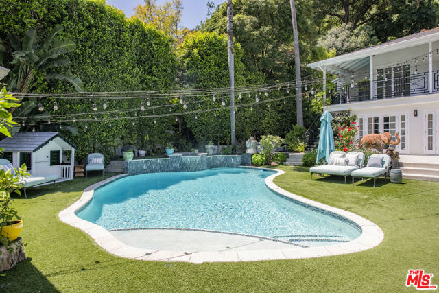 2241 Betty Lane, Beverly Hills CA: https://media.crmls.org/mediaz/33df123a-5039-4b32-b5ea-d8f722124044.jpg