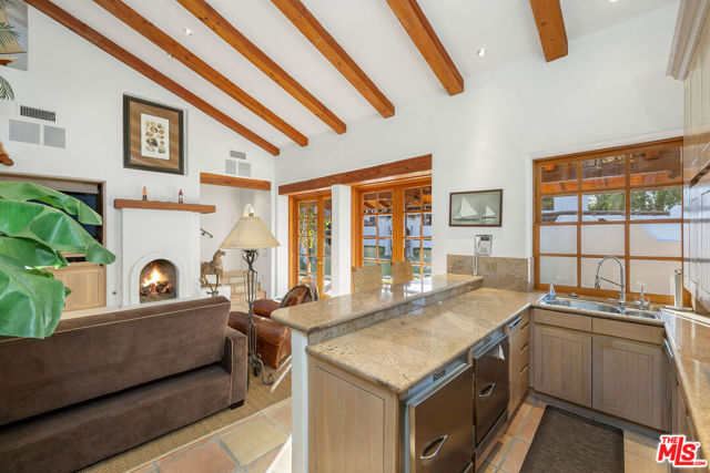 25127 Jim Bridger Road, Hidden Hills CA: https://media.crmls.org/mediaz/33df2116-5eec-44f0-82af-a62d81081ad8.jpg