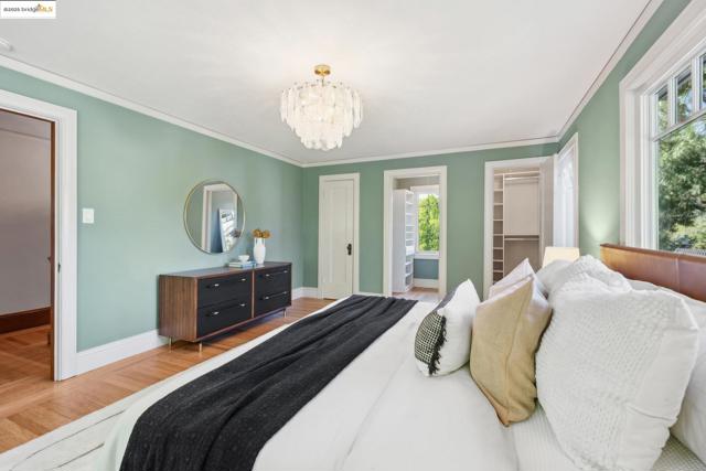 733 Carlston Ave., Oakland CA: https://media.crmls.org/mediaz/33dfb002-5aa7-4b7b-9f3e-e37a87c08dcf.jpg
