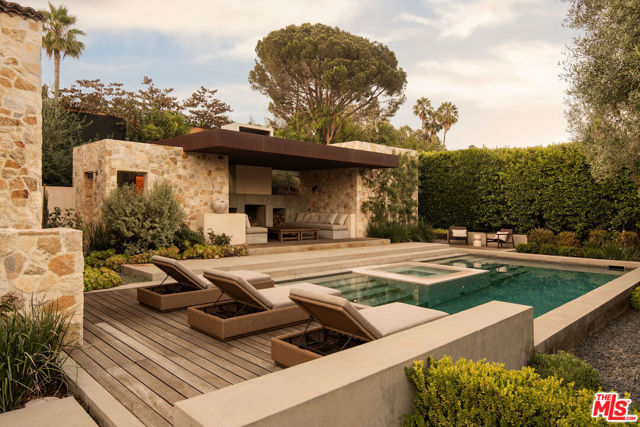 976 N Alpine Drive, Beverly Hills CA: https://media.crmls.org/mediaz/33dfb0f3-ac1e-46a4-8bde-1249cd6c3474.jpg