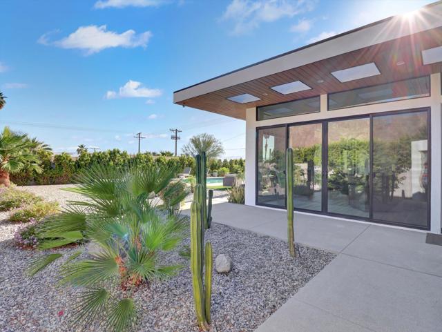 54050 Avenida Obregon, La Quinta CA: https://media.crmls.org/mediaz/33dff6ea-a107-47ff-8a54-66dc4ebe7eb2.jpg