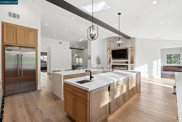 17 Julianne Ct, Walnut Creek CA: https://media.crmls.org/mediaz/33e0b2a8-4bfc-46d4-9004-ad952896d445.jpg