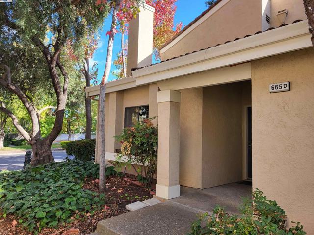 665 Palomino Dr, Pleasanton CA: https://media.crmls.org/mediaz/33e1a6a2-0005-48dd-9eed-72336f80035b.jpg
