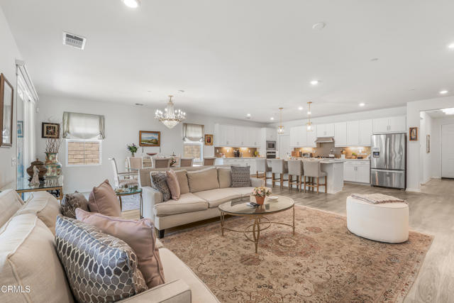 566 Purple Sage Lane, Simi Valley CA: https://media.crmls.org/mediaz/33e1c9cb-e30e-4c66-a2bd-422e531331a7.jpg