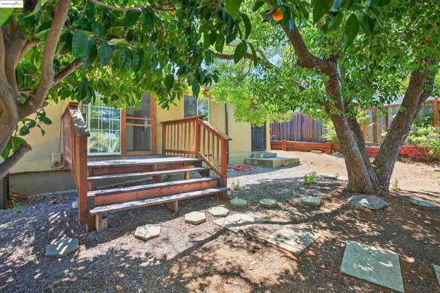 41 Corte Dorado Ct., Benicia CA: https://media.crmls.org/mediaz/33e1e683-2c34-4bd3-87bd-15df5f21ea1b.jpg