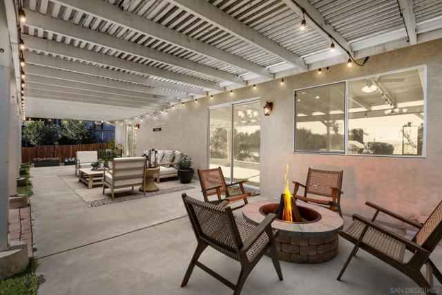 16579 Daza Dr, Ramona CA: https://media.crmls.org/mediaz/33e1e7b9-3ebd-4e3f-9107-dc7c302ac7d8.jpg