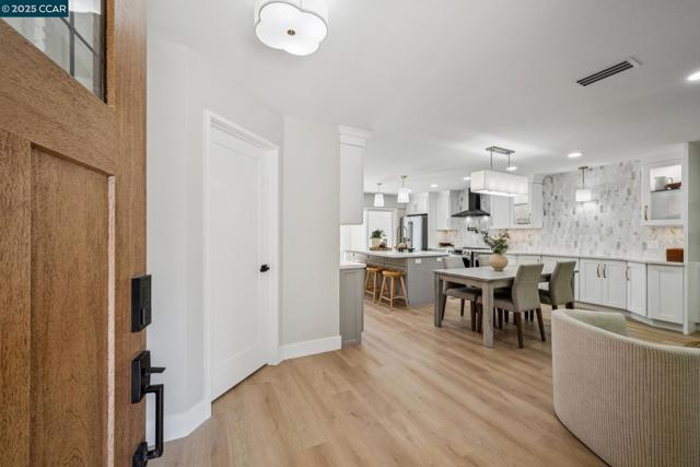 1736 Golden Rain Rd, Walnut Creek CA: https://media.crmls.org/mediaz/33e21f81-aa36-409f-a03b-be61985c67bf.jpg