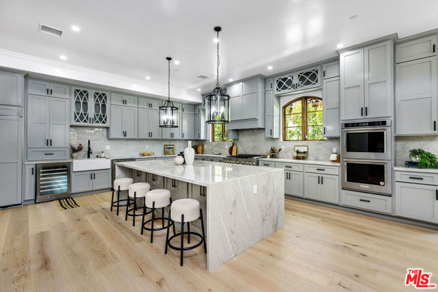 6888 Alta Vista Drive, Rancho Palos Verdes CA: https://media.crmls.org/mediaz/33e220b9-5765-4c2a-84b6-4a61dd88b94f.jpg
