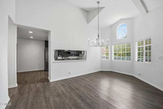 574 Charles Street, Moorpark CA: https://media.crmls.org/mediaz/33e27f6e-894e-4957-854e-7a1da5b7fdb9.jpg