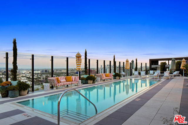 8420 W Sunset Boulevard, West Hollywood CA: https://media.crmls.org/mediaz/33e289fb-0c4c-4c75-bfd9-daeafd022a3a.jpg