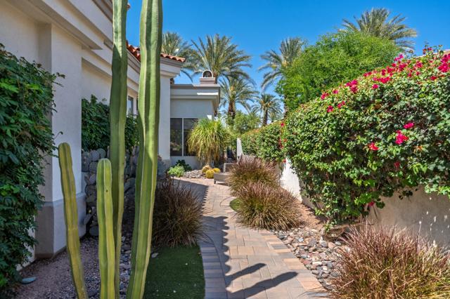 469 White Horse Trail, Palm Desert, CA 92211