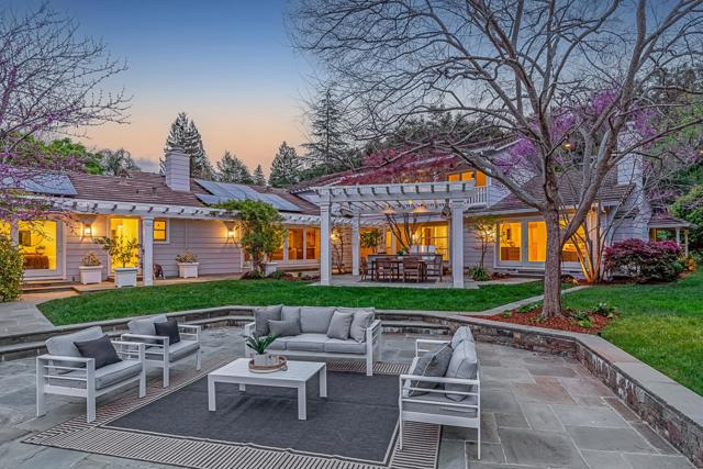 25600 Willow Pond Lane, Los Altos Hills CA: https://media.crmls.org/mediaz/33e2f25d-27ce-44f6-8742-0317e372dca9.jpg