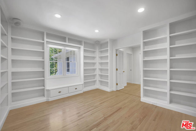 1231 Club View Drive, Los Angeles CA: https://media.crmls.org/mediaz/33e33502-7535-4efa-ad1a-3271aa65f33f.jpg