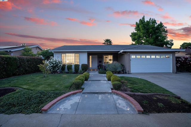 3644 Ashwood Drive, Pleasanton CA: https://media.crmls.org/mediaz/33e3672a-35a0-4904-9ee0-5357229d6316.jpg