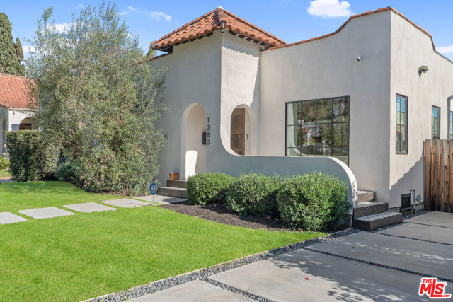 1280 S Sycamore Avenue, Los Angeles CA: https://media.crmls.org/mediaz/33e39b95-3304-4f88-98cf-3267ec0bb054.jpg