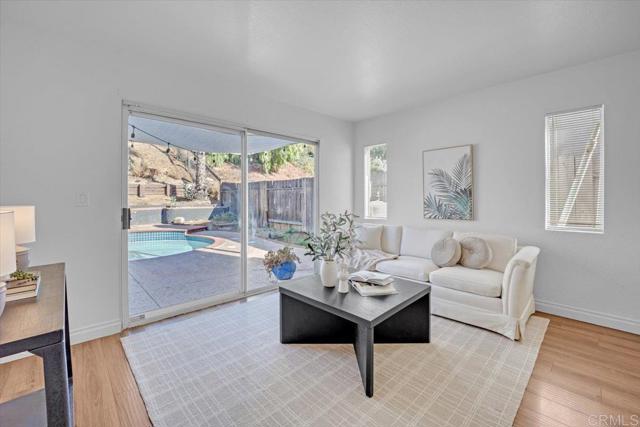 Detail Gallery Image 5 of 30 For 12126 via Serrano, El Cajon,  CA 92019 - 3 Beds | 2/1 Baths