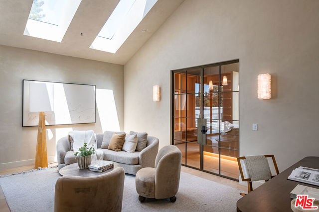24172 Lupin Hill Road, Hidden Hills CA: https://media.crmls.org/mediaz/33e406b8-1f7c-41c3-80cd-4144e3e95b74.jpg