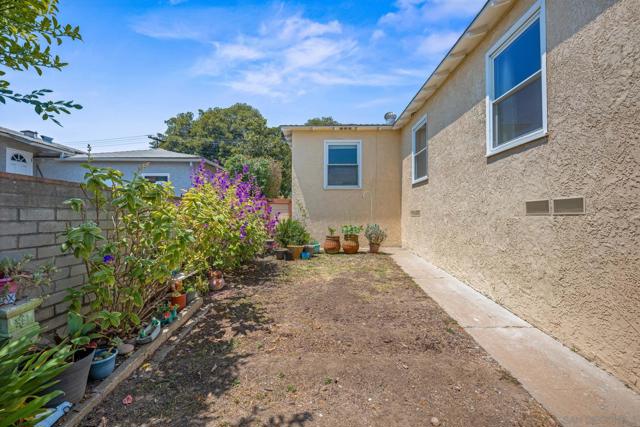3015 Olive St., Lemon Grove CA: https://media.crmls.org/mediaz/33e4f9de-59c6-489a-bdc0-08adbc4da23e.jpg