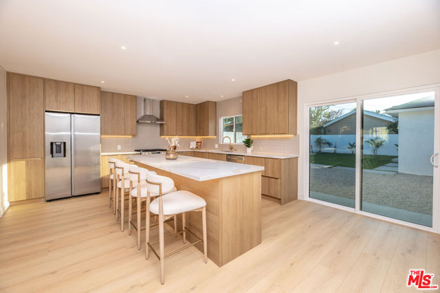 5325 S Victoria Avenue, Los Angeles CA: https://media.crmls.org/mediaz/33e542da-69ed-4eee-9efa-ed9e1c7c1ac4.jpg