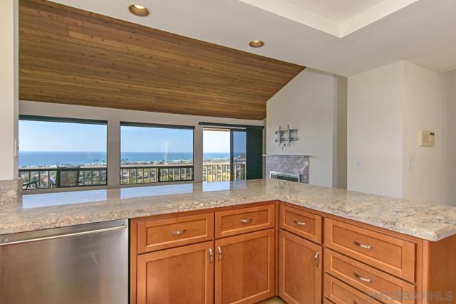 2150 Balboa Ave, Del Mar CA: https://media.crmls.org/mediaz/33e55cc8-47a7-48b1-b73c-37602c9ab68c.jpg