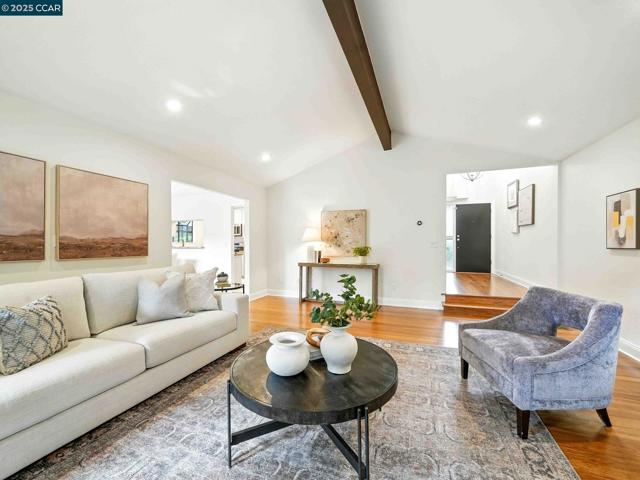 218 Jewel Ter, Danville CA: https://media.crmls.org/mediaz/33e58d97-e14b-4de8-b171-374ba9385e7c.jpg