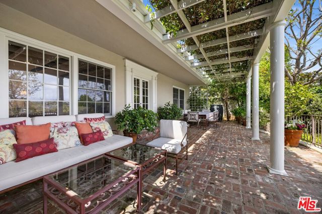 12309 9th Helena Drive, Los Angeles CA: https://media.crmls.org/mediaz/33e5d0d5-a14b-4184-8d14-cef2d5f52409.jpg