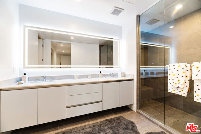 728 N Sweetzer Avenue, West Hollywood CA: https://media.crmls.org/mediaz/33e61981-4452-446b-a1f9-7b4089176838.jpg