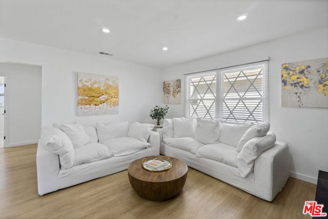 4723 Autry Avenue, Long Beach CA: https://media.crmls.org/mediaz/33e62e4e-66e6-4610-b121-be6aacf61cfa.jpg