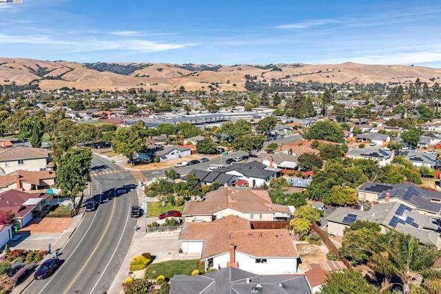 1942 Sherman Dr, Union City CA: https://media.crmls.org/mediaz/33e65001-9040-4db4-8990-e933e8f49735.jpg
