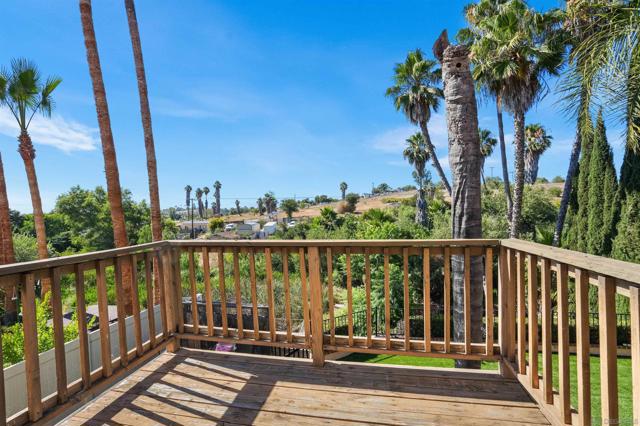 378 Paseo Marguerita, Vista CA: https://media.crmls.org/mediaz/33e6ccec-69fd-433a-bcf8-2c3f257455db.jpg