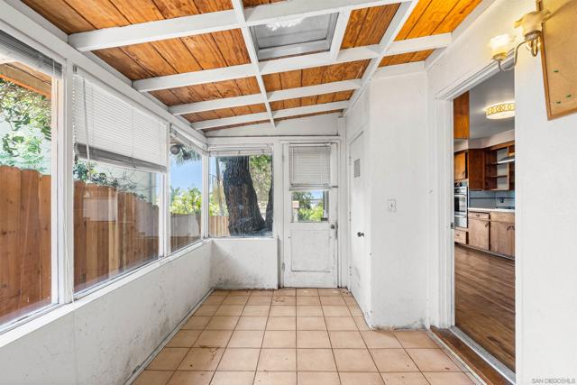 719 Marsolan Ave, Solana Beach CA: https://media.crmls.org/mediaz/33e761bc-8d68-4374-8634-f389988c7f3c.jpg