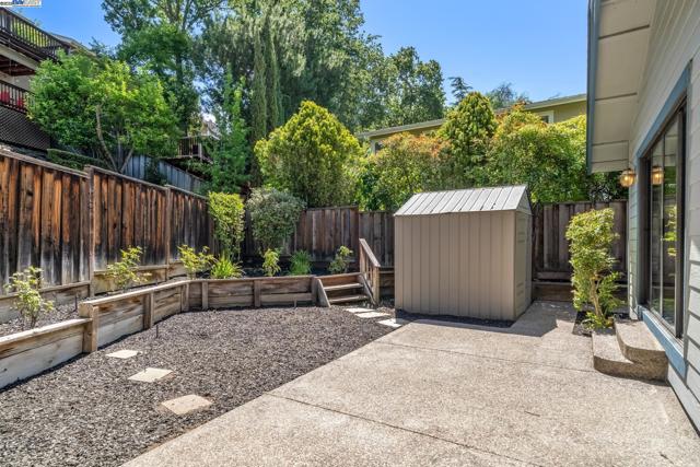 208 Heritage Ln, Pleasanton CA: https://media.crmls.org/mediaz/33e7d600-5e57-421e-96f0-675c09d5bbfc.jpg