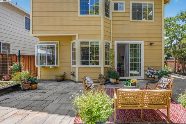 5373 Shamrock Cmn, Fremont CA: https://media.crmls.org/mediaz/33e7ea6c-e142-4bdc-8797-0308f3275fc6.jpg