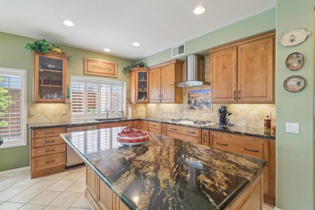 Detail Gallery Image 16 of 63 For 5226 Candlelight St, Oceanside,  CA 92056 - 3 Beds | 3/1 Baths
