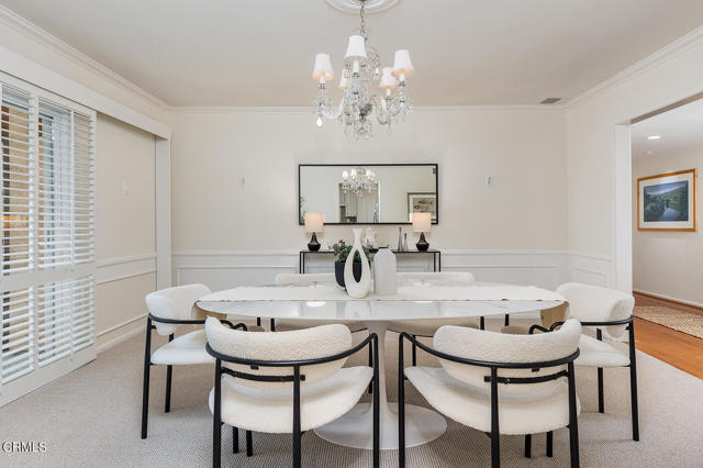 1200 S Orange Grove Boulevard, Pasadena CA: https://media.crmls.org/mediaz/33e83d1a-58f3-46c0-80b7-aa40b5de9abe.jpg