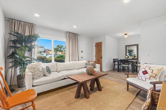 2715 Camino Del Mar, Del Mar CA: https://media.crmls.org/mediaz/33e8c522-3955-426d-ab2f-2a7592b0b76d.jpg