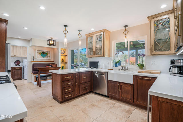 6065 Cielo Vista Court, Camarillo CA: https://media.crmls.org/mediaz/33e8d7d7-271f-4aaf-838e-42cbdd3eb370.jpg