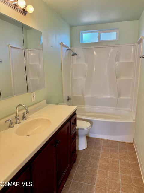 2858 Fitzgerald Road, Simi Valley CA: https://media.crmls.org/mediaz/33e914d6-50d2-456a-a5e5-bbd6feb00e5f.jpg