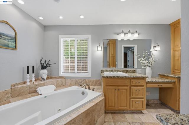 1782 Whitecliff Way, Walnut Creek CA: https://media.crmls.org/mediaz/33e94760-50a5-43fb-aacb-37b72161eb2e.jpg