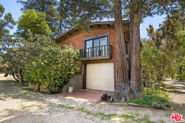 1048 E La Loma Avenue, Somis CA: https://media.crmls.org/mediaz/33e96383-dd25-476e-8174-75826f489eb0.jpg